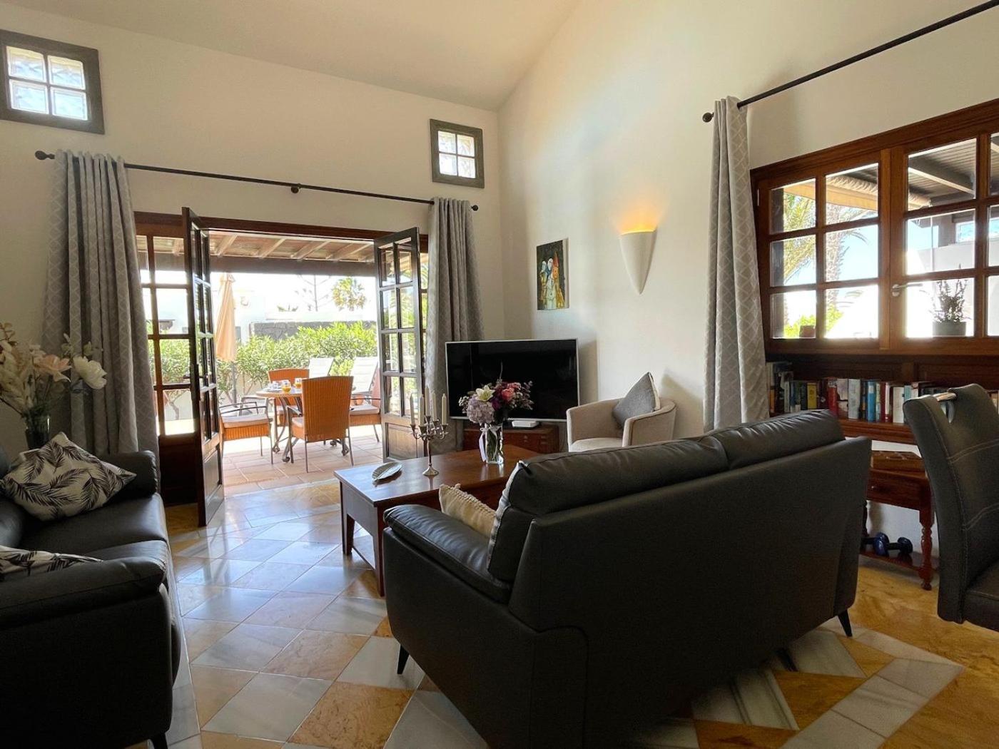 Villa Casa Karoline With A Sunny Terrace, Heated Pool, Comfort And Privacy In A Quiet Neighborhood Playa Blanca  Exterior photo
