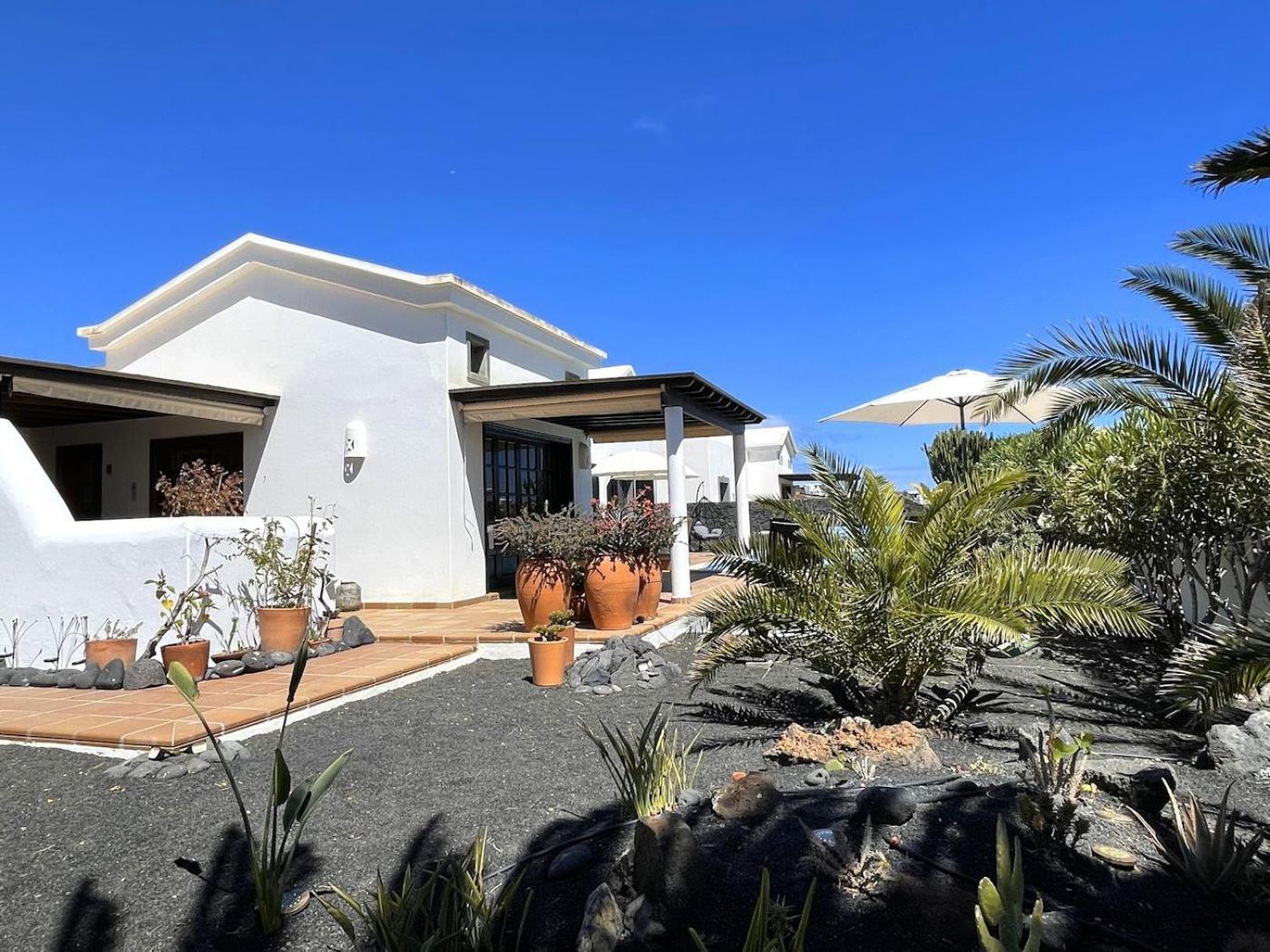 Villa Casa Karoline With A Sunny Terrace, Heated Pool, Comfort And Privacy In A Quiet Neighborhood Playa Blanca  Exterior photo